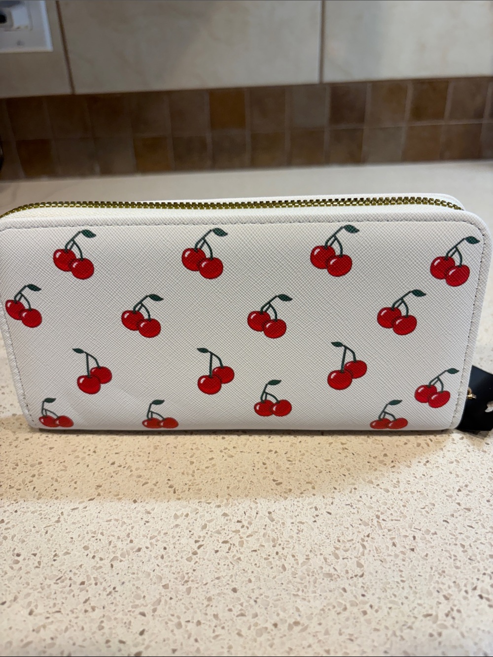 Montres Carlo NWT Vegan Leather Cherry Print Wallet/Wristlet - Picture 3 of 4
